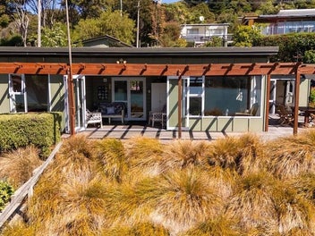 Slice of Paradise in Takamatua Dream Bay Retreat!