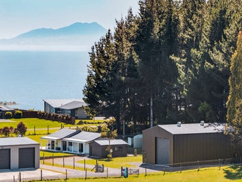 Sophistication in Natural Surroundings