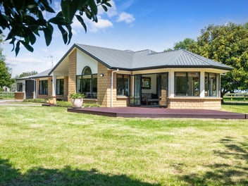 Lifestyle Retreat with Space, Style and Charm