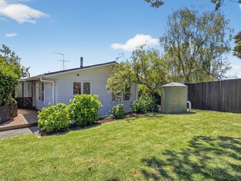 Appealing Four Beddie in Kauri Park Zone!