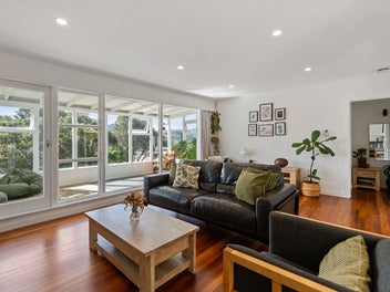 SUNNY WILTON SANCTUARY - CHARM AND COMFORT