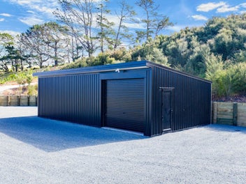 HUGE SHED, FOUR BEDROOMS