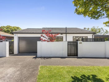 Standalone & Immaculate - Make an Offer!