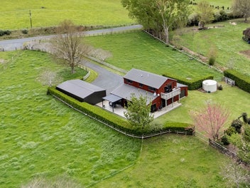 Dreamy American Barn Style Homestead