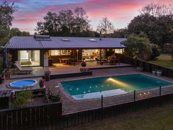 Riverside Lifestyle Retreat