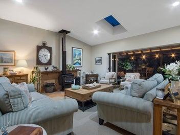 Riverside Lifestyle Retreat