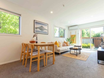 Modern Freehold Townhouse by Hagley Park!