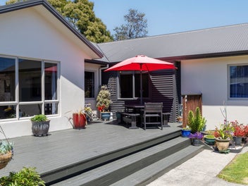 Space, style & relaxed outdoor living