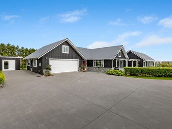 LIFESTYLE LIVING AT ITS FINEST!