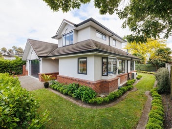 MODERN LIVING IN A PREMIUM LOCATION