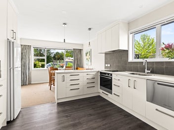 Parkside Perfection - Sunny, Stylish and Central