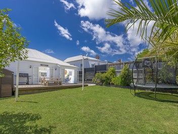 Sunshine, Style & Seriously Good Vibes