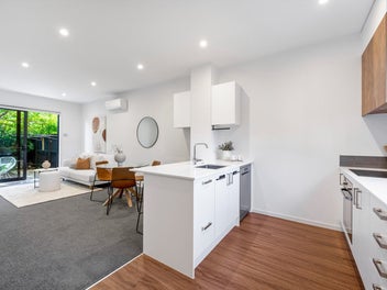 Urban Express, Park-Like Nest!