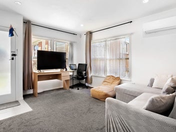 Great Starter/Investment In Westlake Zone!