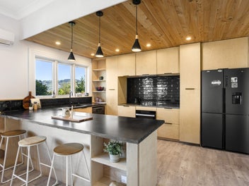 Classic harbour villa on a quarter acre