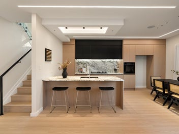 New Coastal Home with Sea Views - Rangitoto Zone!