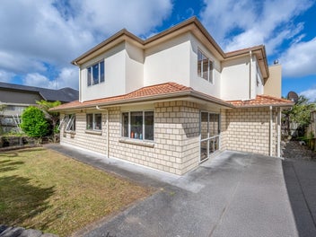 Large Family Home in Botany College Zone!