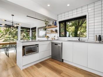 Sleek and Chic Family Retreat