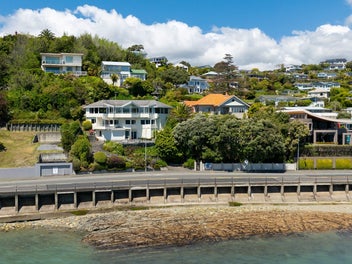 An Eye For The Main Chance!