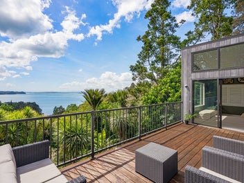 Your Titirangi Retreat Awaits