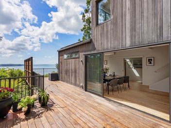 Your Titirangi Retreat Awaits