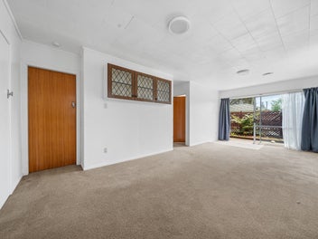 Simple and sunny in a super top spot!