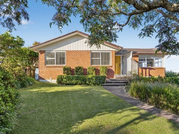 Easy-care Home in Macleans Zone with amazing views