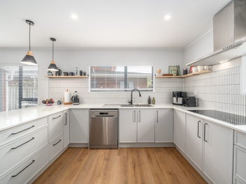 BRICK & CEDAR ON FURLONG