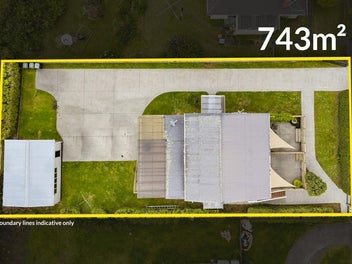 RARE 3-DWELLING OPPORTUNITY 743M FREEHOLD LAND!