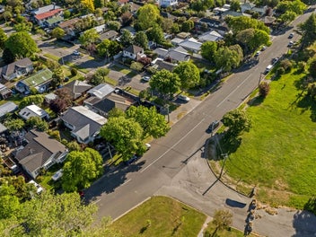 Riverside Local & Plenty of space for the Family!