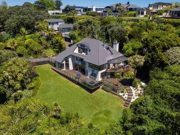 Parklike Coastal Retreat