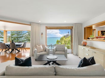 Parklike Coastal Retreat