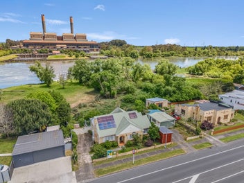 Charm & Modern Comfort – Price Reduced