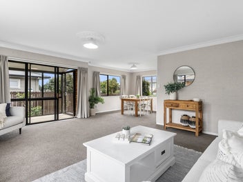 Stylish, Sun Filled & Exceptionally Convenient