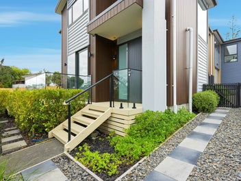 Exquisite Lynfield Living: Sun-Drenched Home