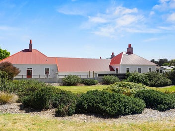 Brand New Heritage Style Cottage in Waitikiri