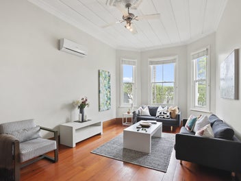 Last Chance: 1910s Avondale Villa