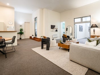 SUNNY 3-BED PAD + CAR PARK