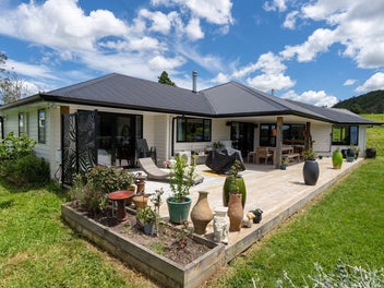 Premium Lifestyle Farm – Independence & Comfort