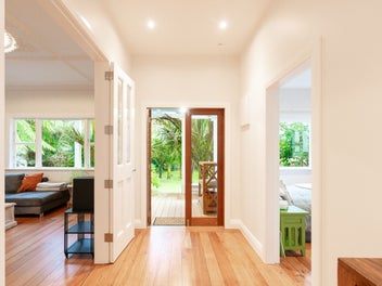 STYLISH ENTERTAINING MADE EASY