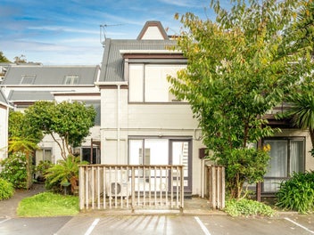 CITY-FRINGE WITH CARPARK