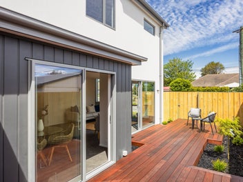 Modern New Build Townhouse - Prime Location