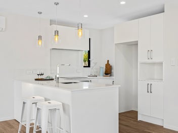 Modern New Build Townhouse - Prime Location