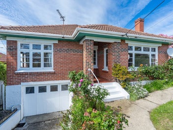 Sweeping Sea Views - Move In for Summer