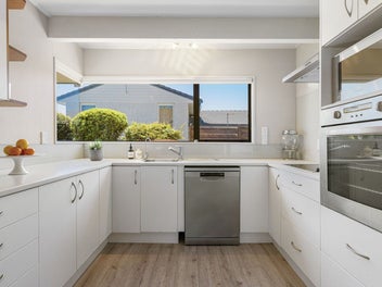 Prime Matua Living - Quality Brick & Tile Home