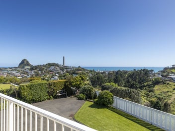 Elevated - North Facing - Captivating Views