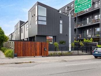 Modern Living Near the CBD & New Stadium!