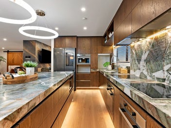 A MASTER PIECE OF MODERN LUXURY!