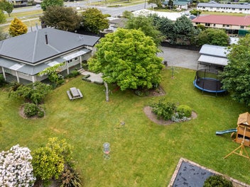 Elegant villa on two titles