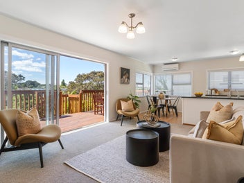 RENOVATED & RELAXED FAMILY LIVING. FREEHOLD 921M2